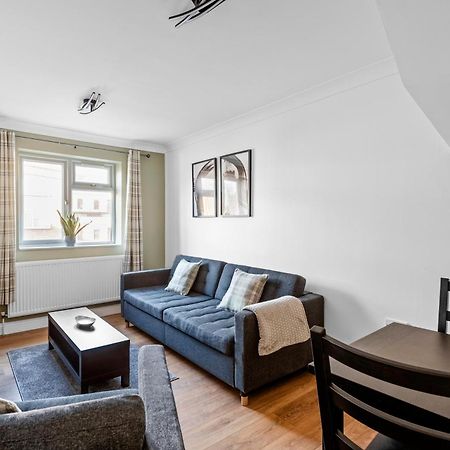 Cosy 2 Bedroom Flat In East Ham, Close To Excel Лондон Экстерьер фото
