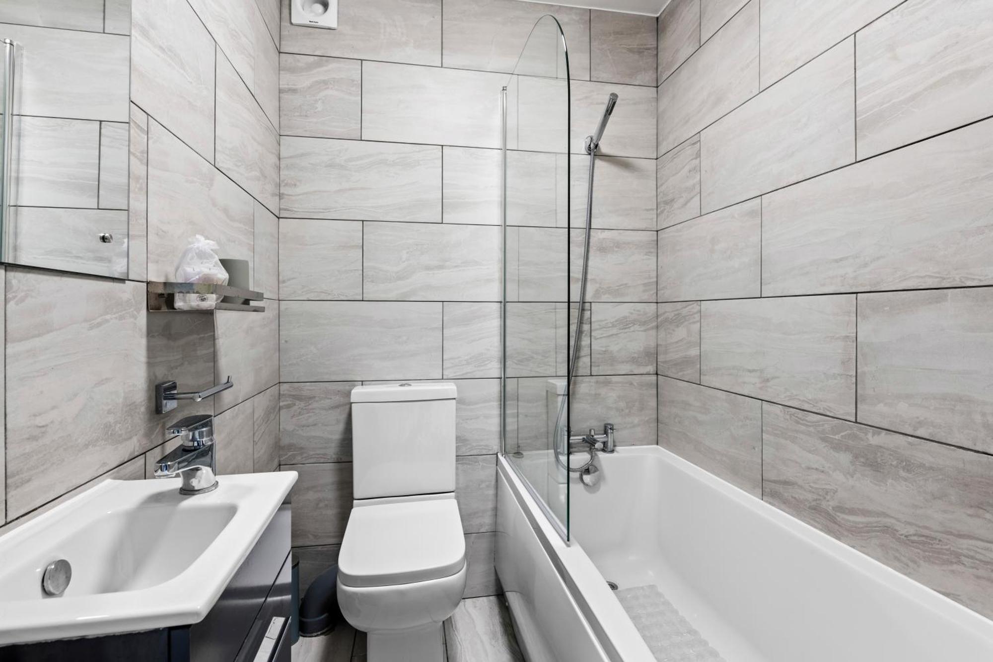 Cosy 2 Bedroom Flat In East Ham, Close To Excel Лондон Экстерьер фото