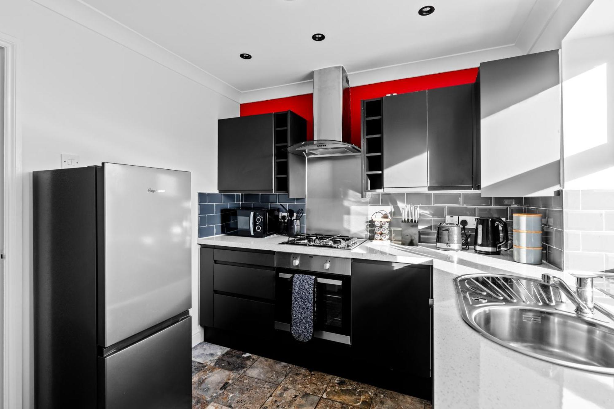 Cosy 2 Bedroom Flat In East Ham, Close To Excel Лондон Экстерьер фото